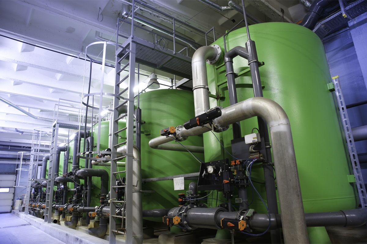 Im öffentlichen Sektor ergeben sich in den Bereichen Wasserwerke, Kläranlagen, Deponien und Schwimmbäder vielfältige Aufgaben zur Sanierung und Neuerstellung von wassertechnischen Anlagen.